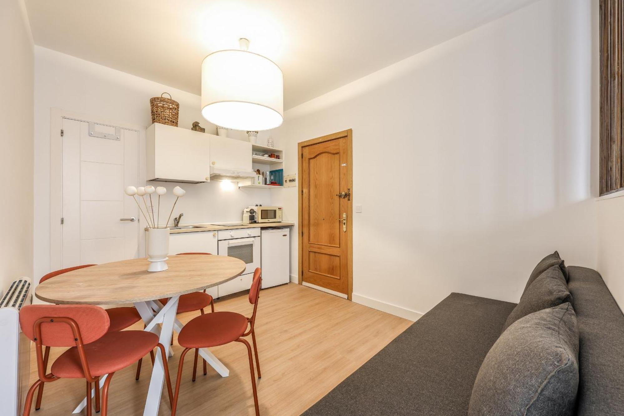 Pequeno Apartamento Reformado En Tirso De Molina Alquiler Temporal Madrid Exteriér fotografie