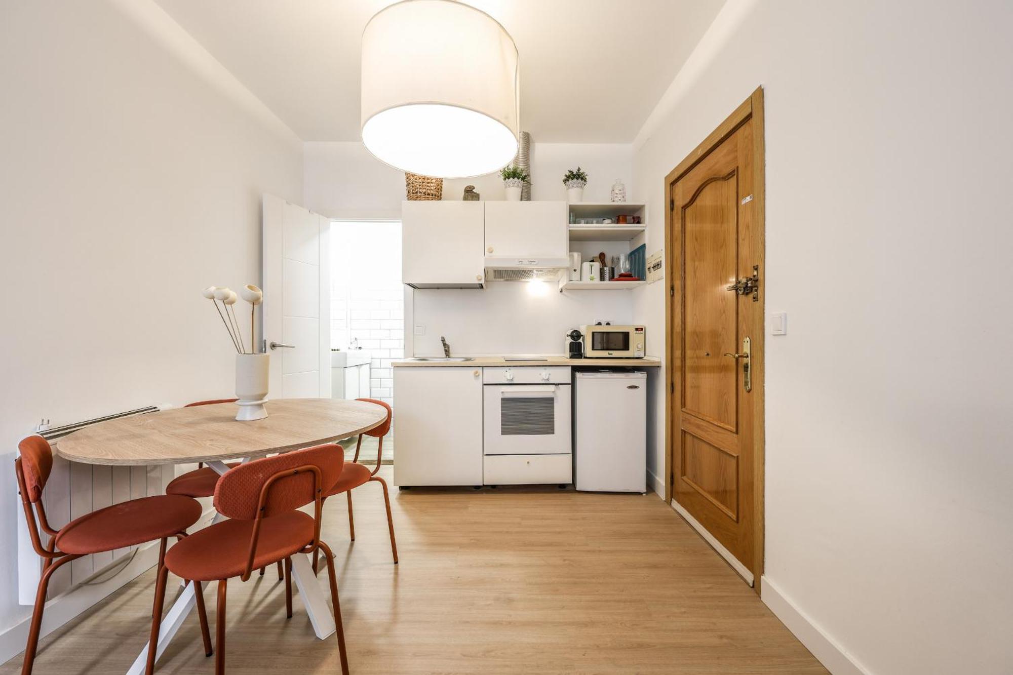 Pequeno Apartamento Reformado En Tirso De Molina Alquiler Temporal Madrid Exteriér fotografie