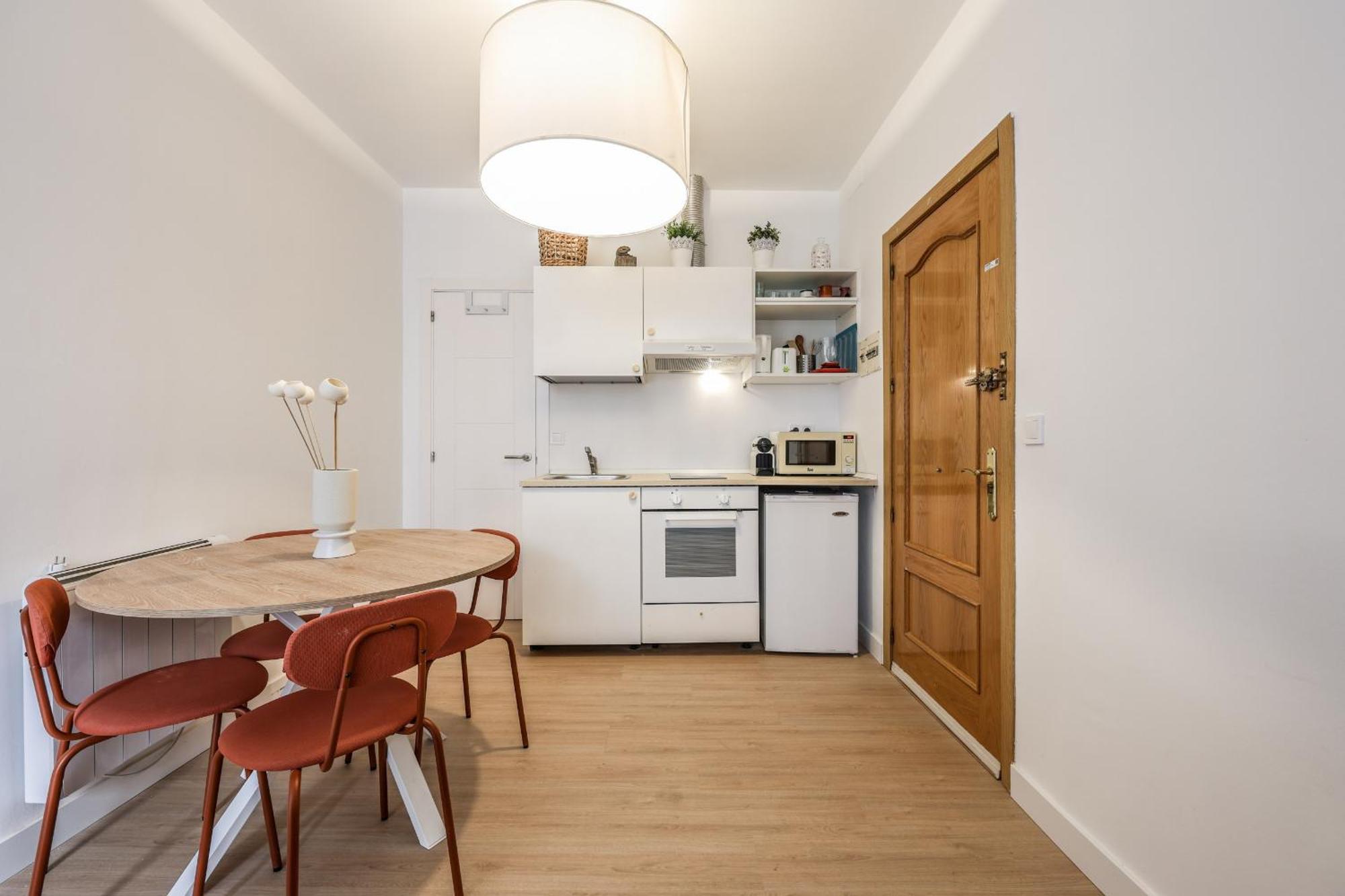 Pequeno Apartamento Reformado En Tirso De Molina Alquiler Temporal Madrid Exteriér fotografie