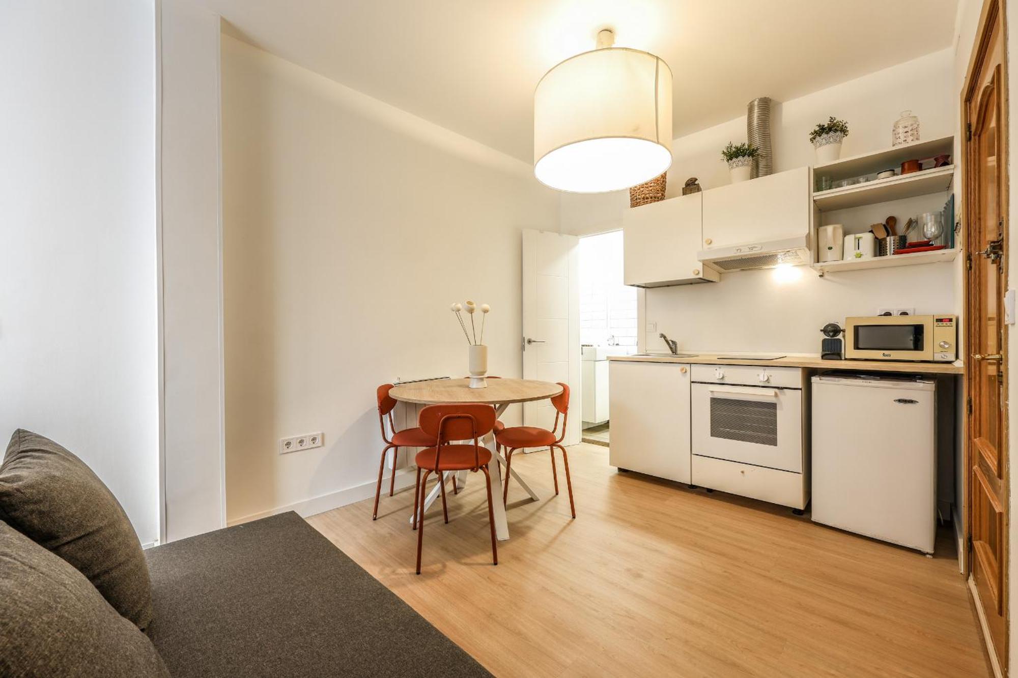 Pequeno Apartamento Reformado En Tirso De Molina Alquiler Temporal Madrid Exteriér fotografie